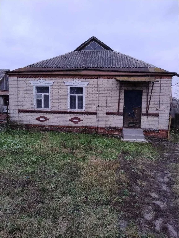 Продам пол дома 63м2 кирпичный в г.Мерефа. Под ремонт, без к