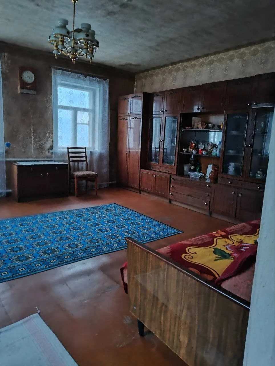 Продам пол дома 63м2 кирпичный в г.Мерефа. Под ремонт, без к