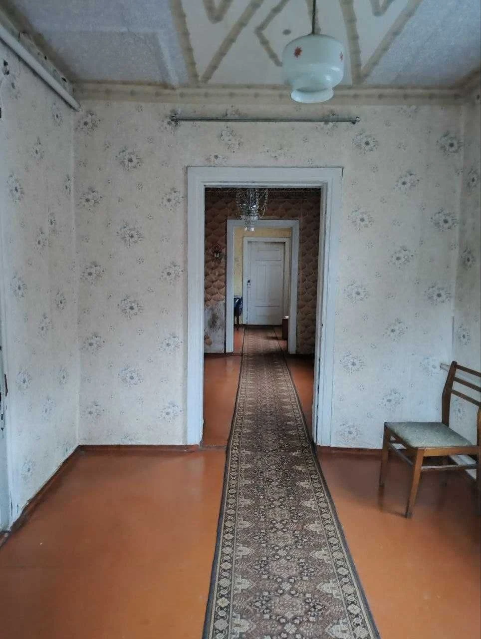 Продам пол дома 63м2 кирпичный в г.Мерефа. Под ремонт, без к