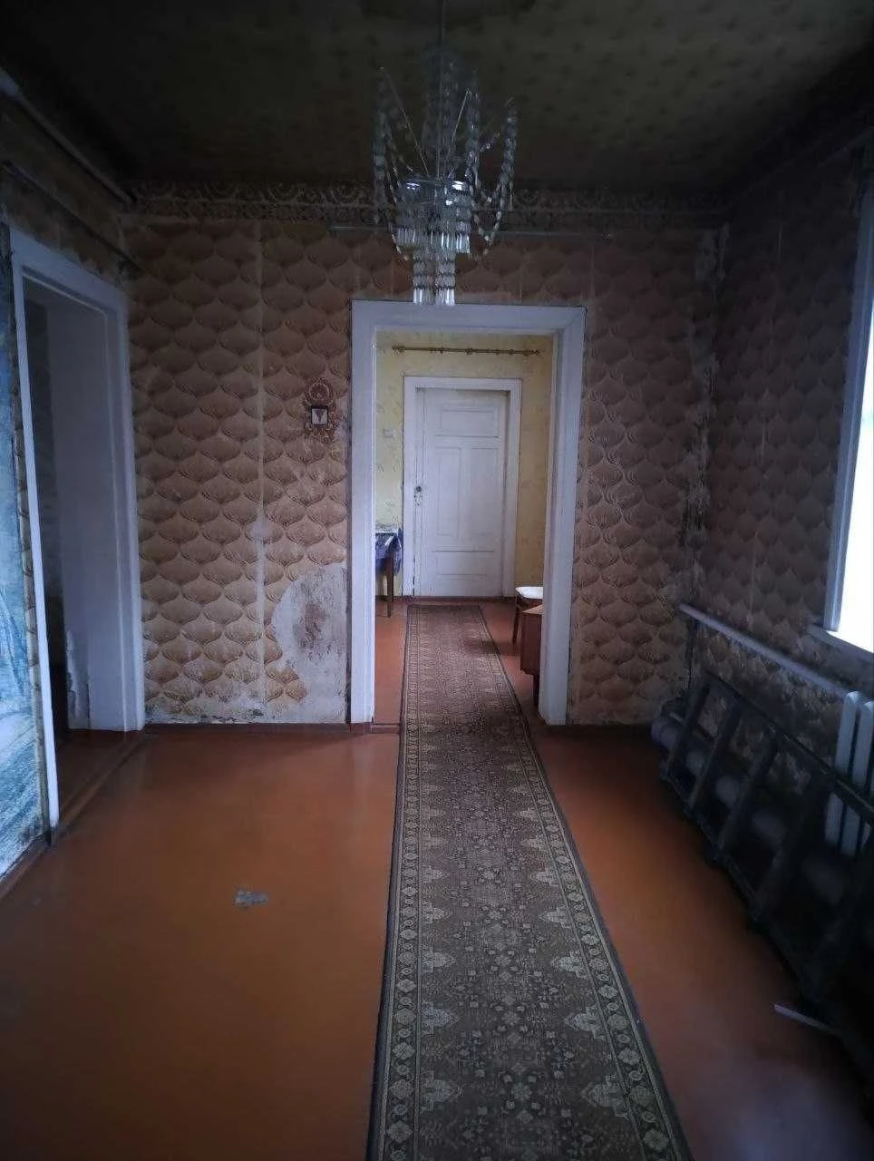 Продам пол дома 63м2 кирпичный в г.Мерефа. Под ремонт, без к