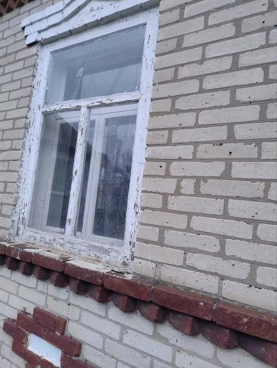 Продам пол дома 63м2 кирпичный в г.Мерефа. Под ремонт, без к