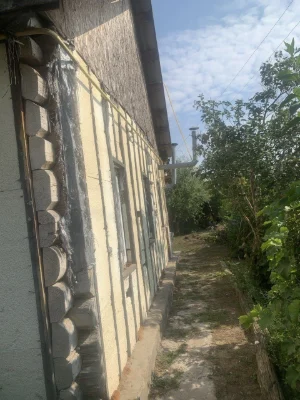 Продам 1/2 будинку поруч з центром Мерефи.