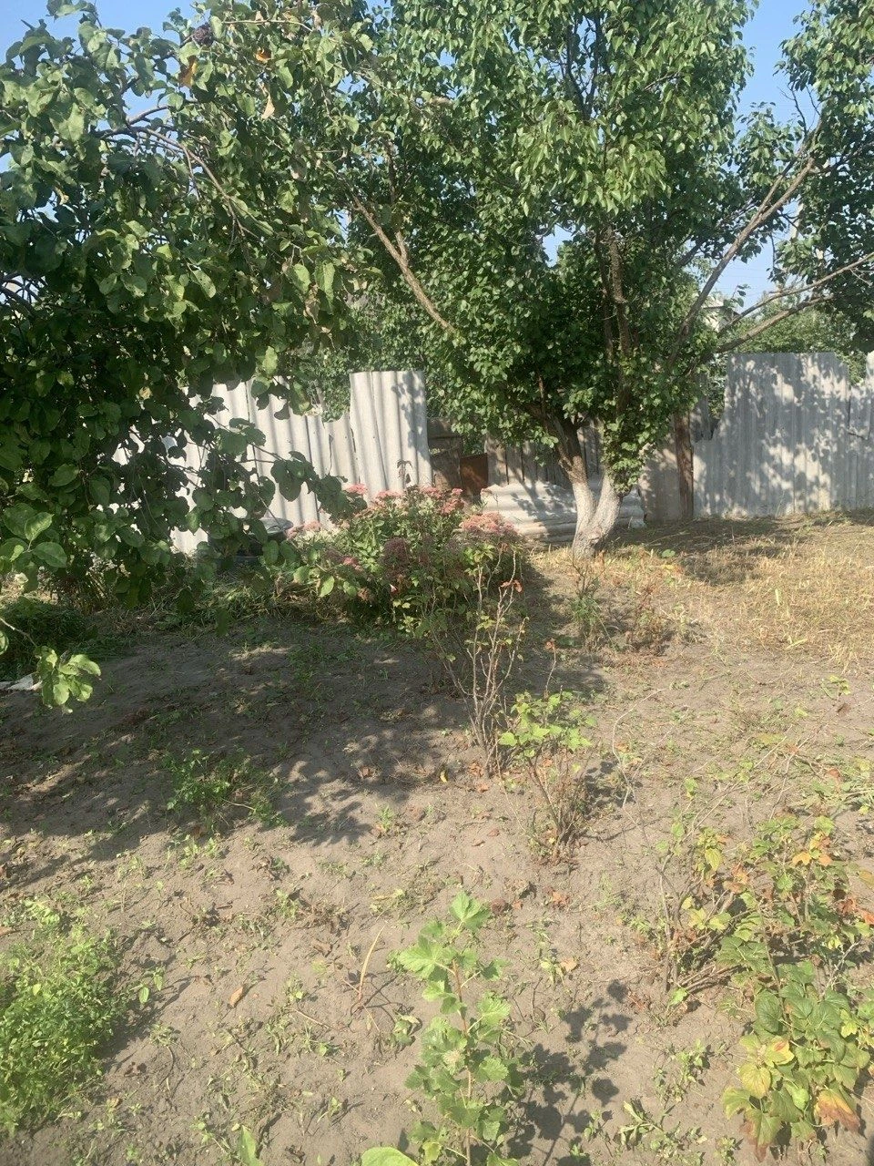 Продам 1/2 будинку поруч з центром Мерефи.