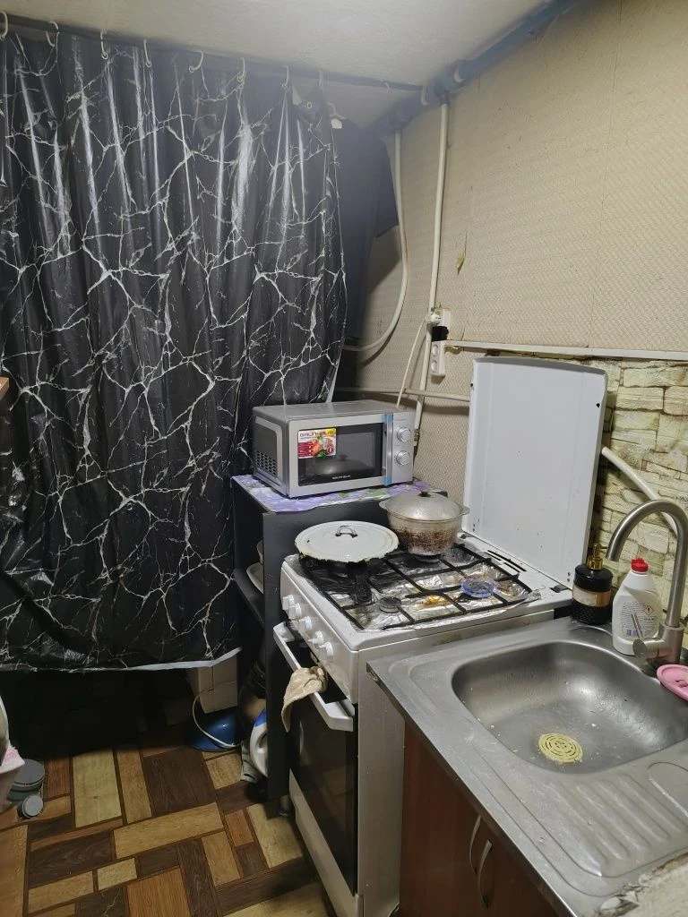 Продам 1/2 будинку поруч з центром Мерефи.