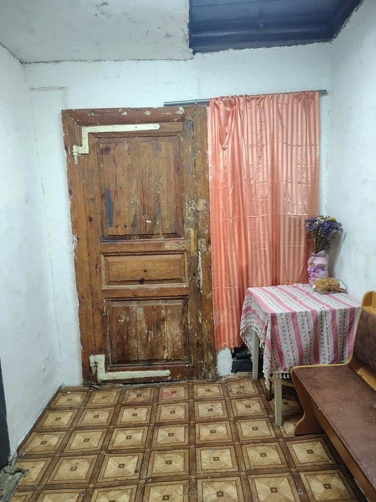Продам 1/2 будинку поруч з центром Мерефи.