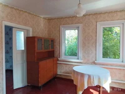 Продам  будинок у центрі м. Мерефи.