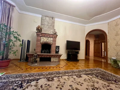 Продам дом 230 кв.м.  В центре г.Мерефа