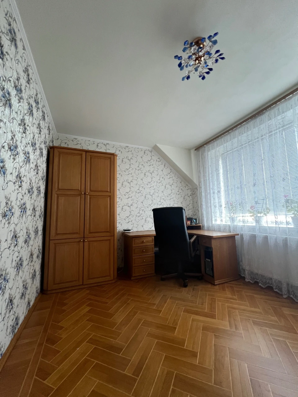 Продам дом 230 кв.м.  В центре г.Мерефа