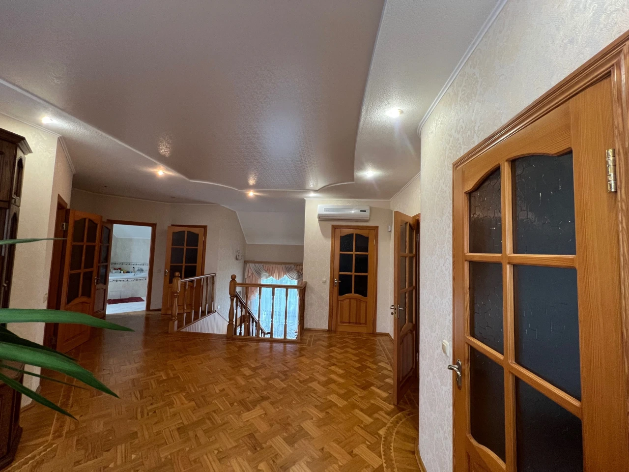 Продам дом 230 кв.м.  В центре г.Мерефа