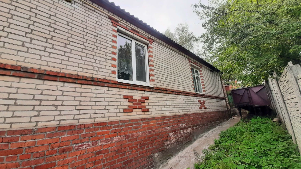 Продам капітальний будинок в Мерефі