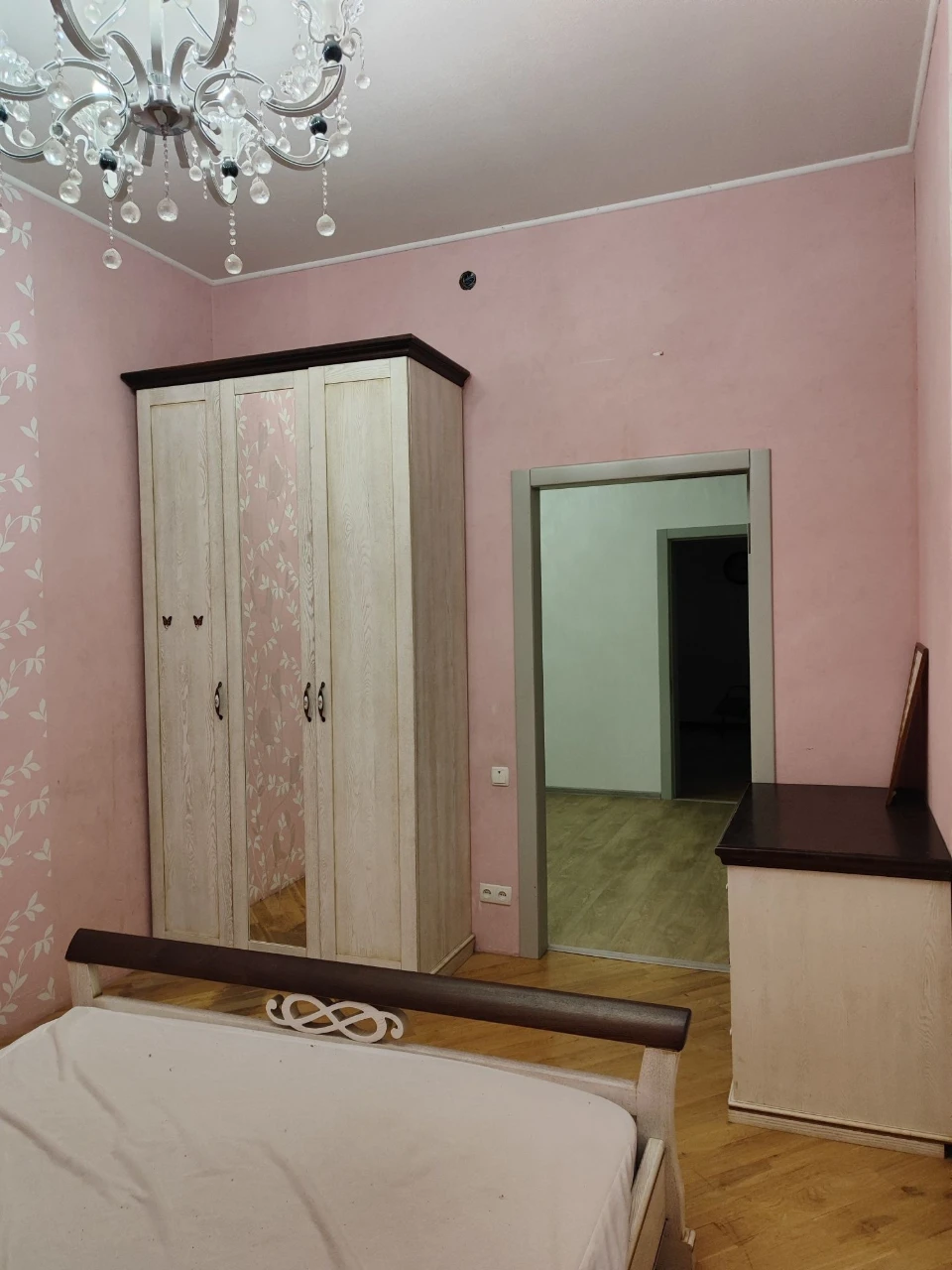 Продається шикарний будинок в Мерефі коло бору