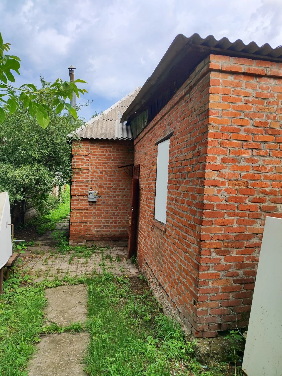 Продається приватний будинок по червоній лінії в Мерефі