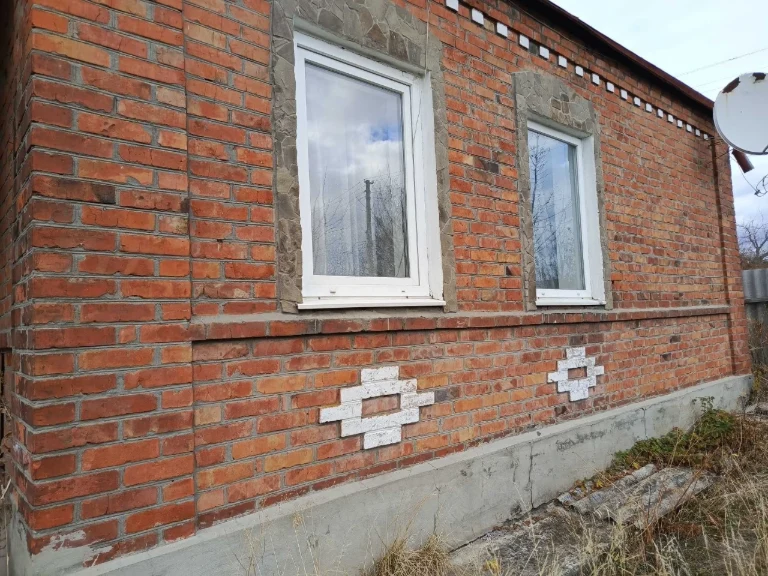 Продаю добротный кирпичный дом гМерефа возле соснового бора