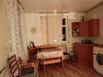 Продаю добротный кирпичный дом гМерефа возле соснового бора