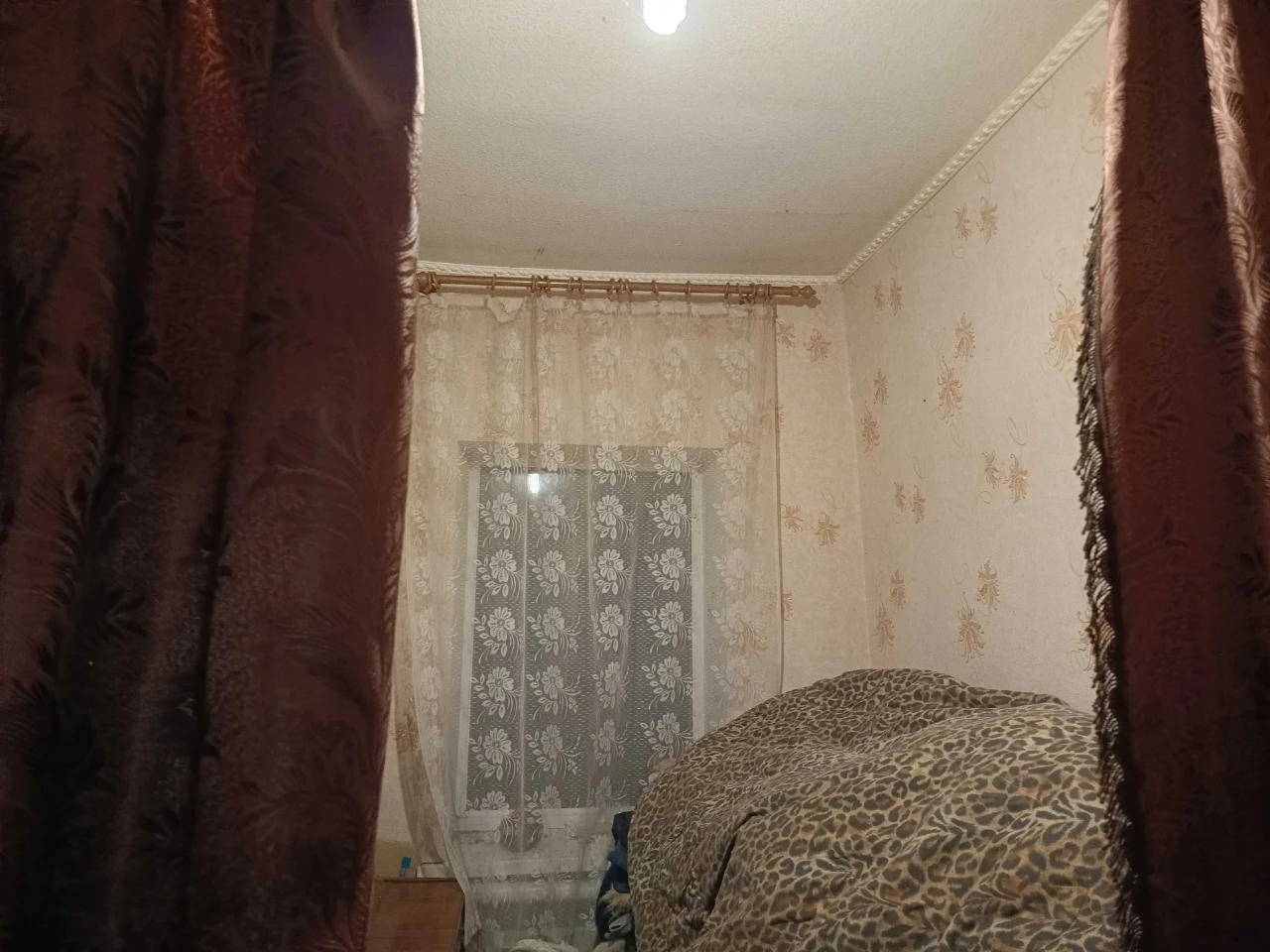 Продаю добротный кирпичный дом гМерефа возле соснового бора