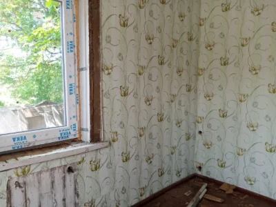 Продаю добротный кирпичный дом в тихом центре Мерефы с участ