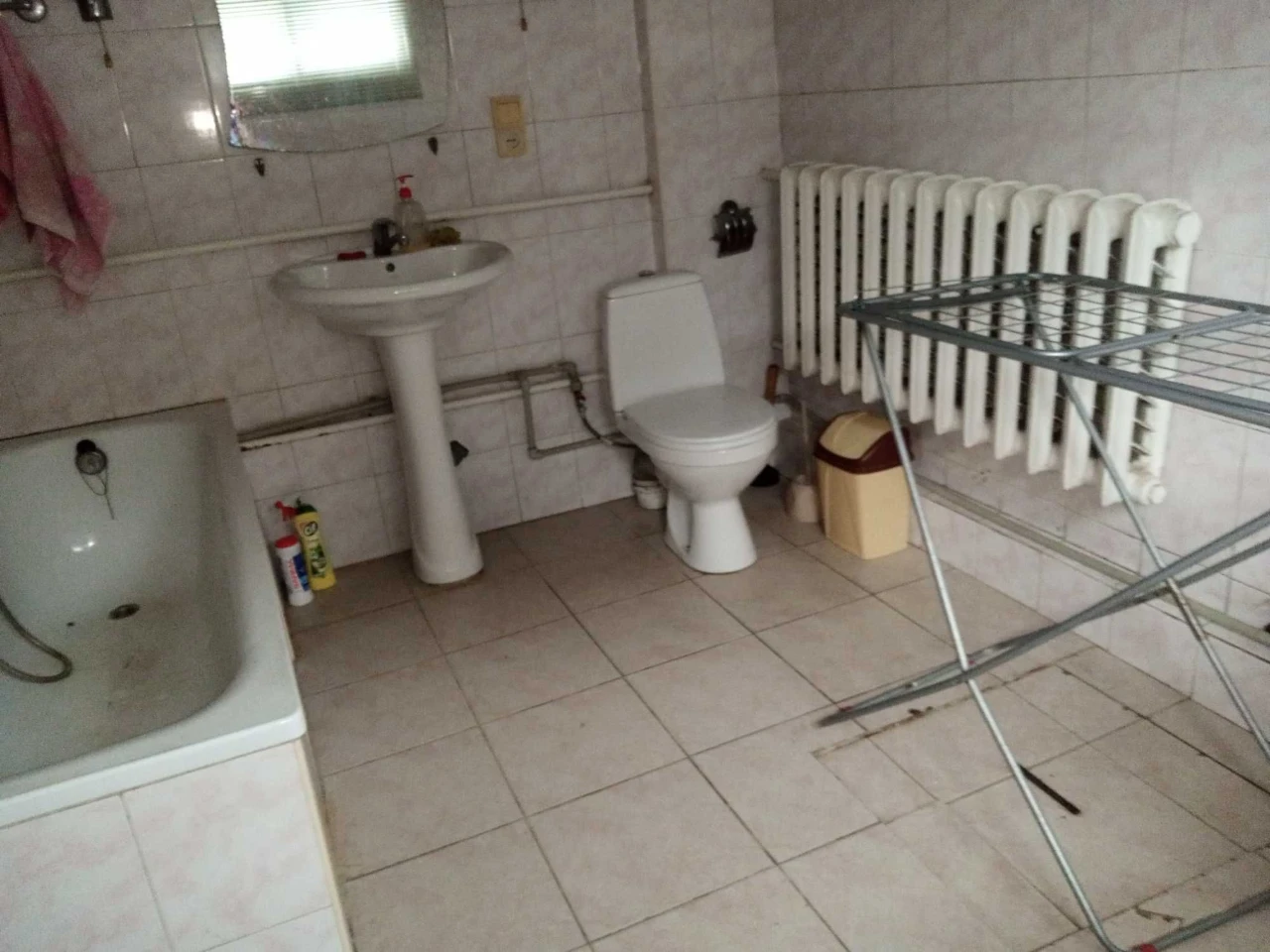Продаємо будинок у тихому центрі м.Мерефа .