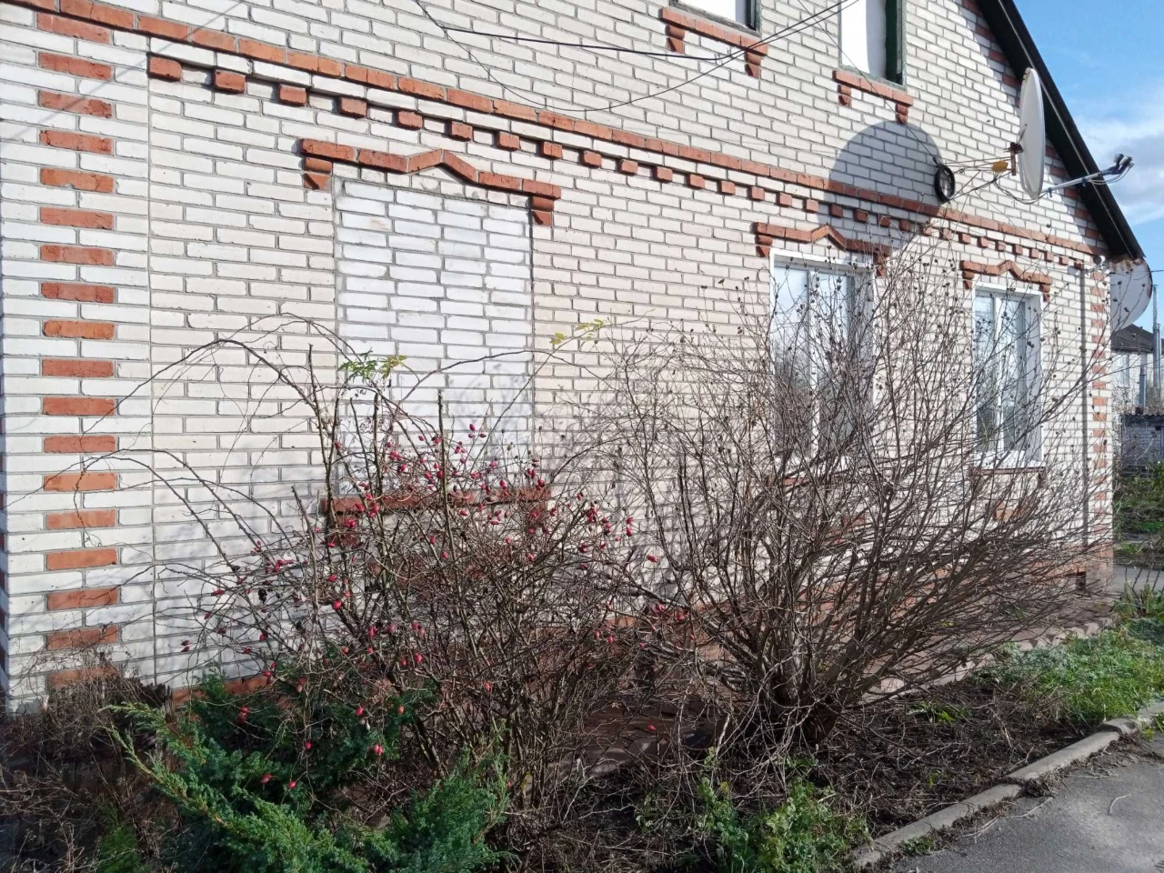 Продаємо будинок у тихому центрі м.Мерефа .