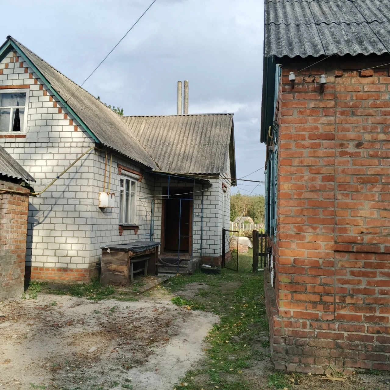 Продаю 2 уютных жилых дома на участке 20 соток г.Мерефа в со