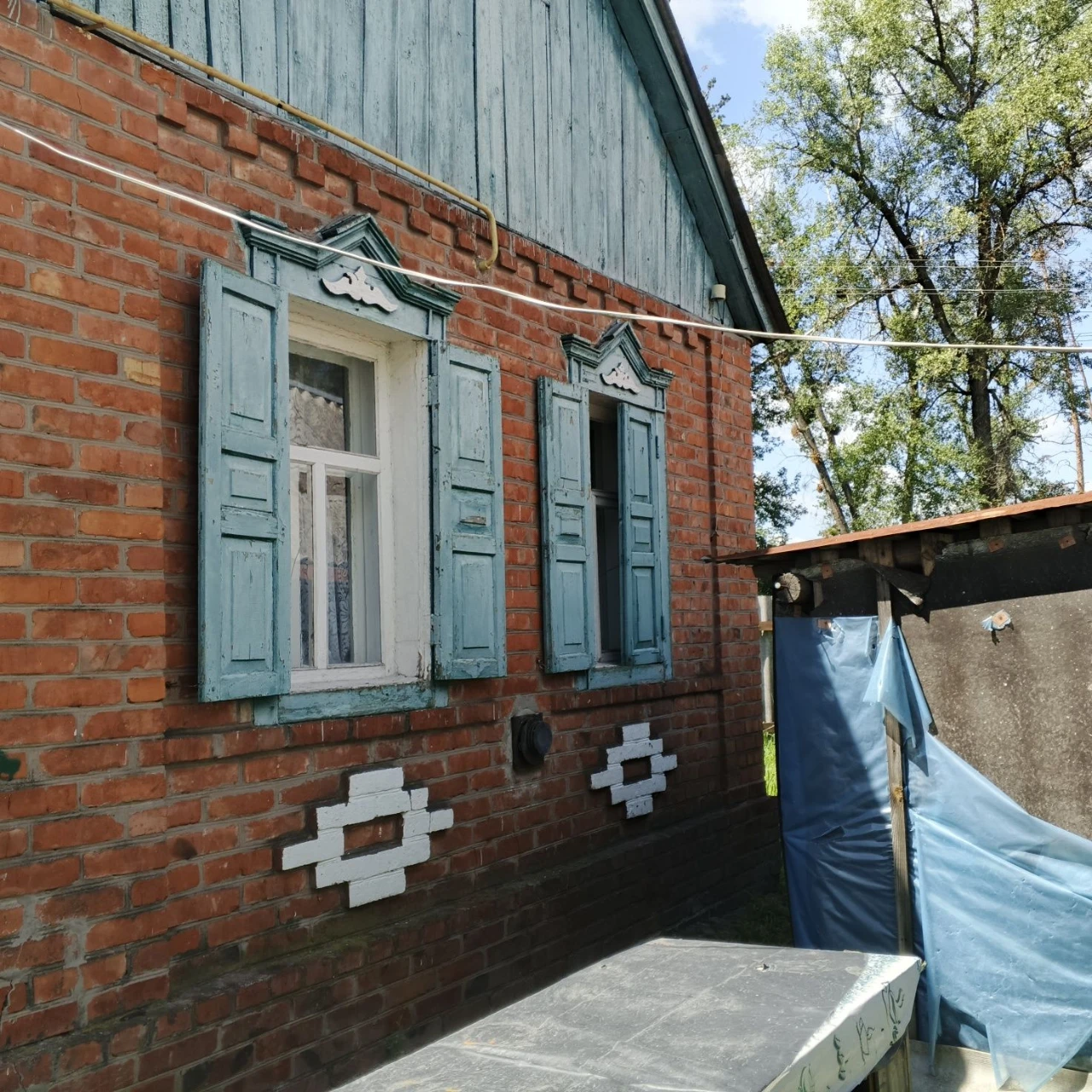 Продаю 2 уютных жилых дома на участке 20 соток г.Мерефа в со