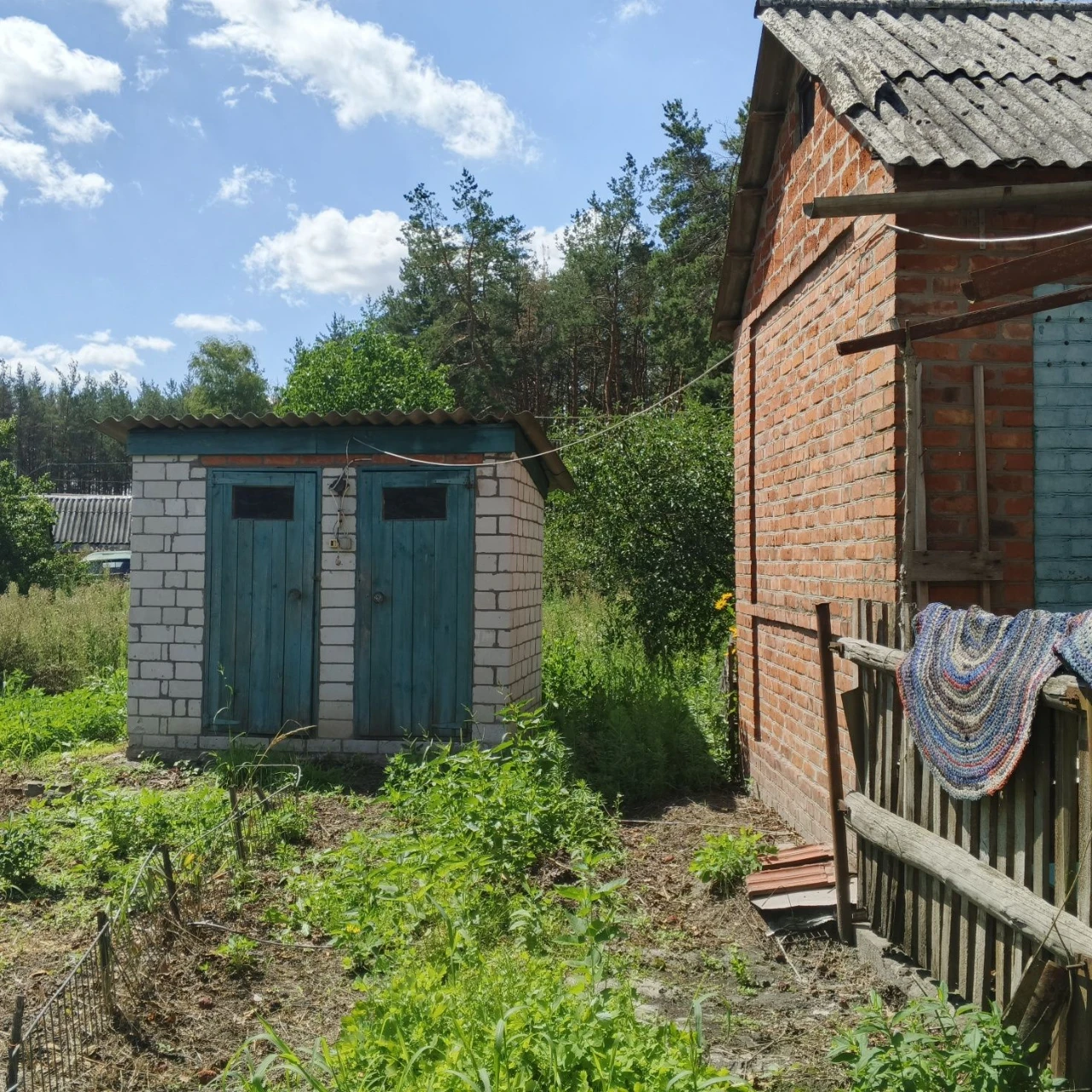 Продаю 2 уютных жилых дома на участке 20 соток г.Мерефа в со