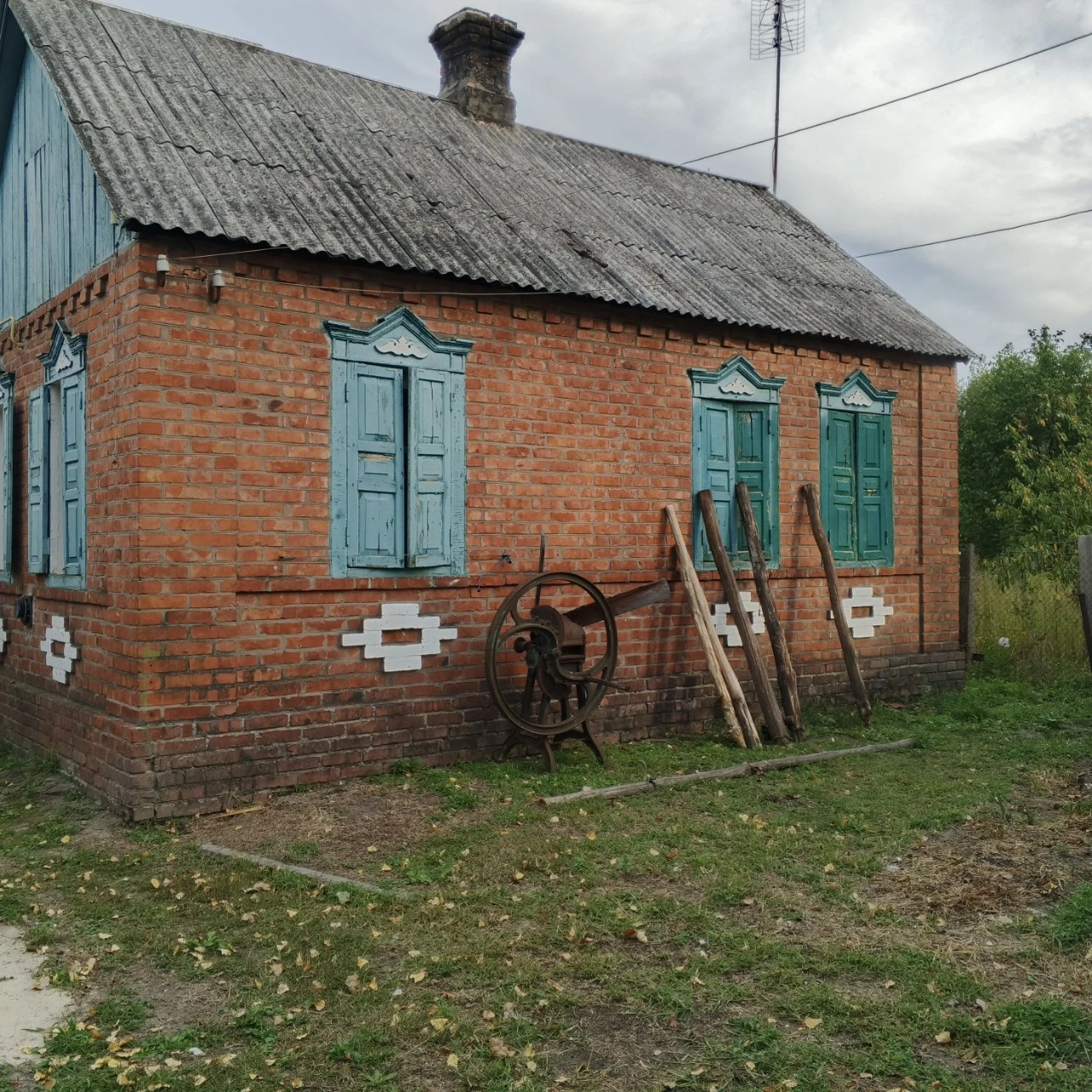 Продаю 2 уютных жилых дома на участке 20 соток г.Мерефа в со