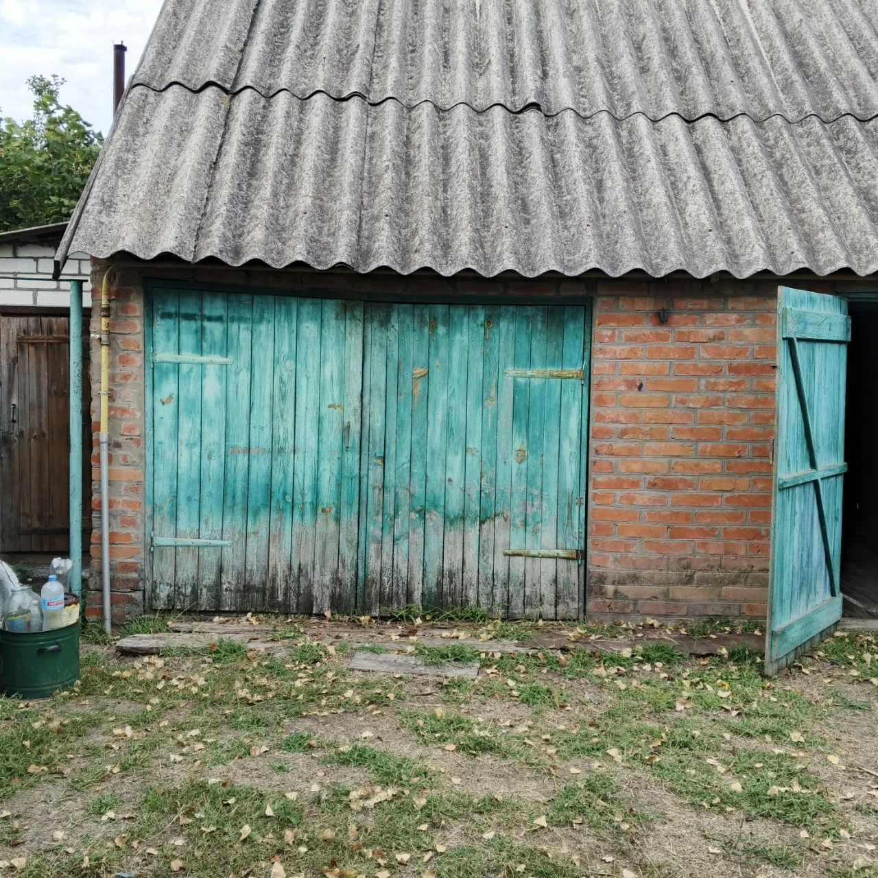 Продаю 2 уютных жилых дома на участке 20 соток г.Мерефа в со