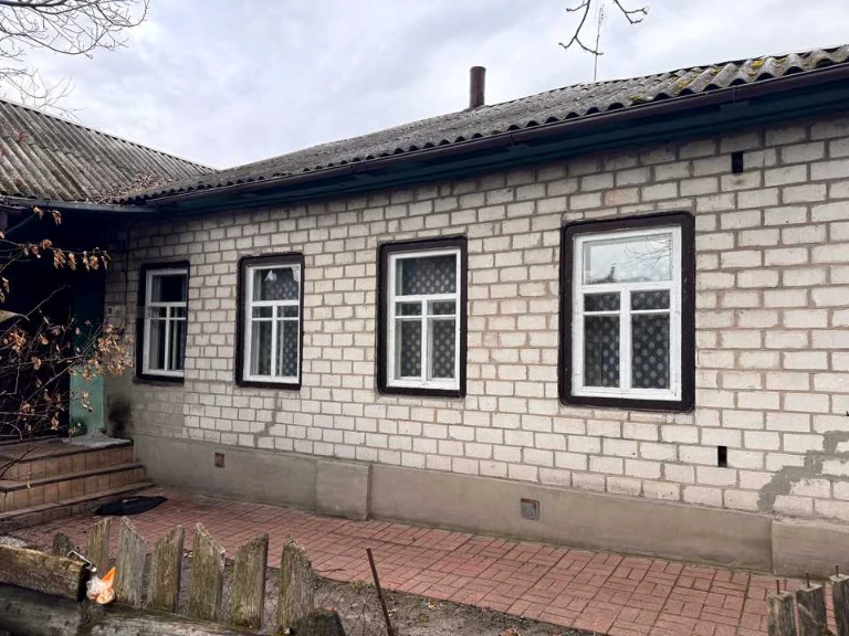Будинок. Остер, Колісника