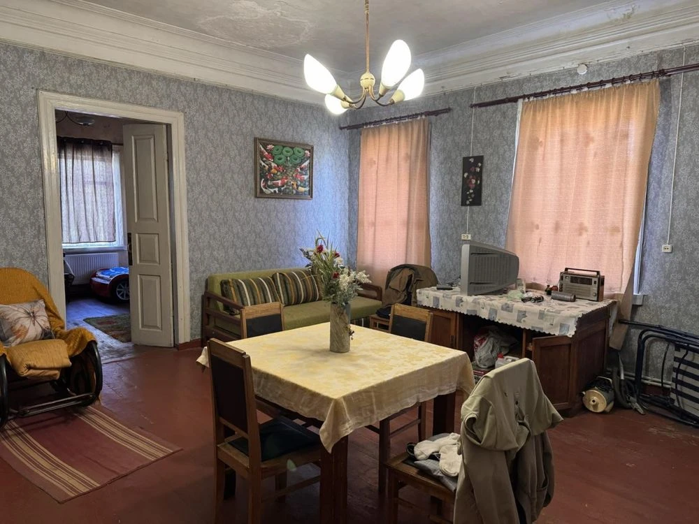 Продам частину будинку в центральній частині міста!