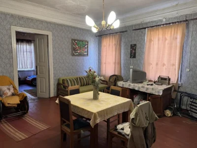 Продам частину будинку в центральній частині міста!