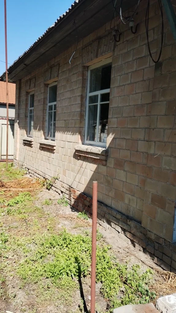 Продам частину будинку в Острі