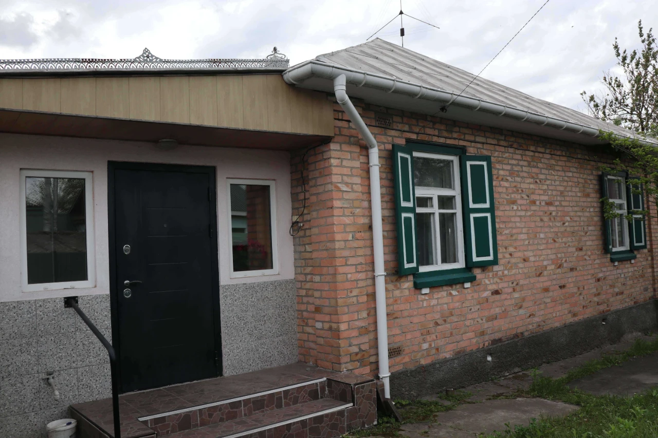 Будинок м.Остер 125м 5кімнат два входи 20сот 58тис торг комі