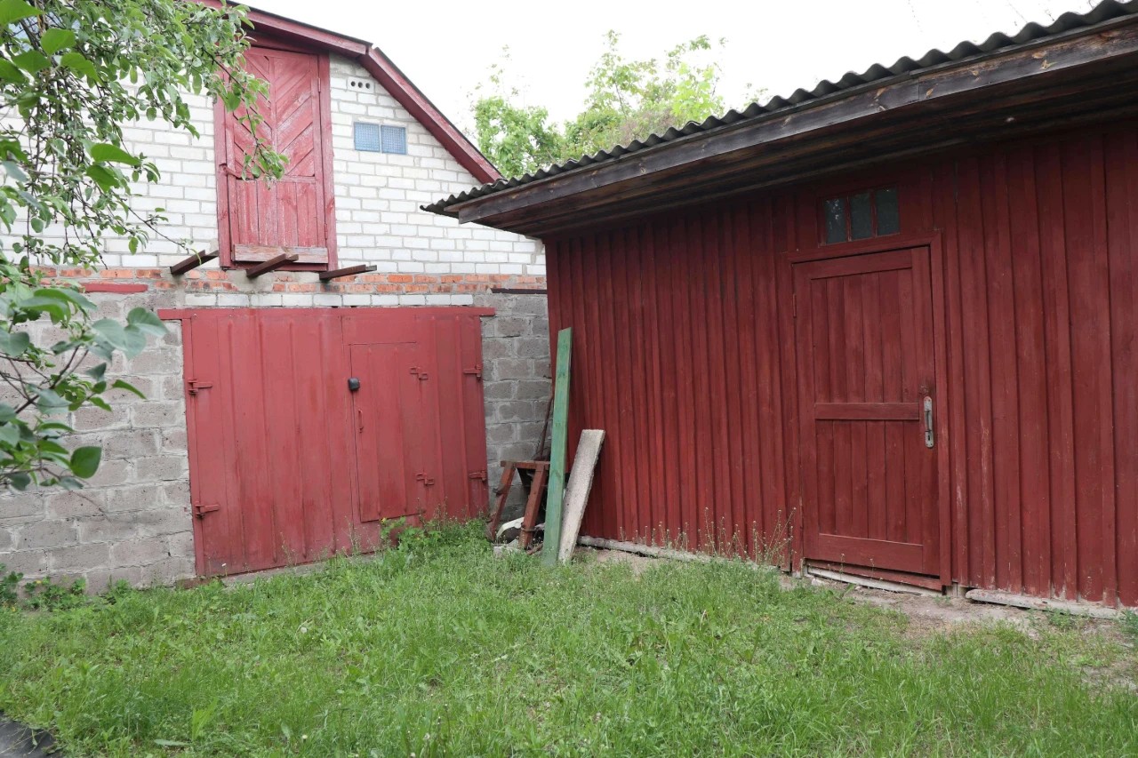Будинок м.Остер 125м 5кімнат два входи 20сот 58тис торг комі