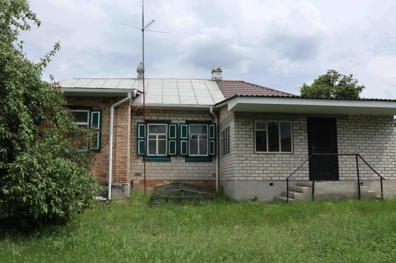 Будинок м.Остер 125м 5кімнат два входи 20сот 58тис торг комі