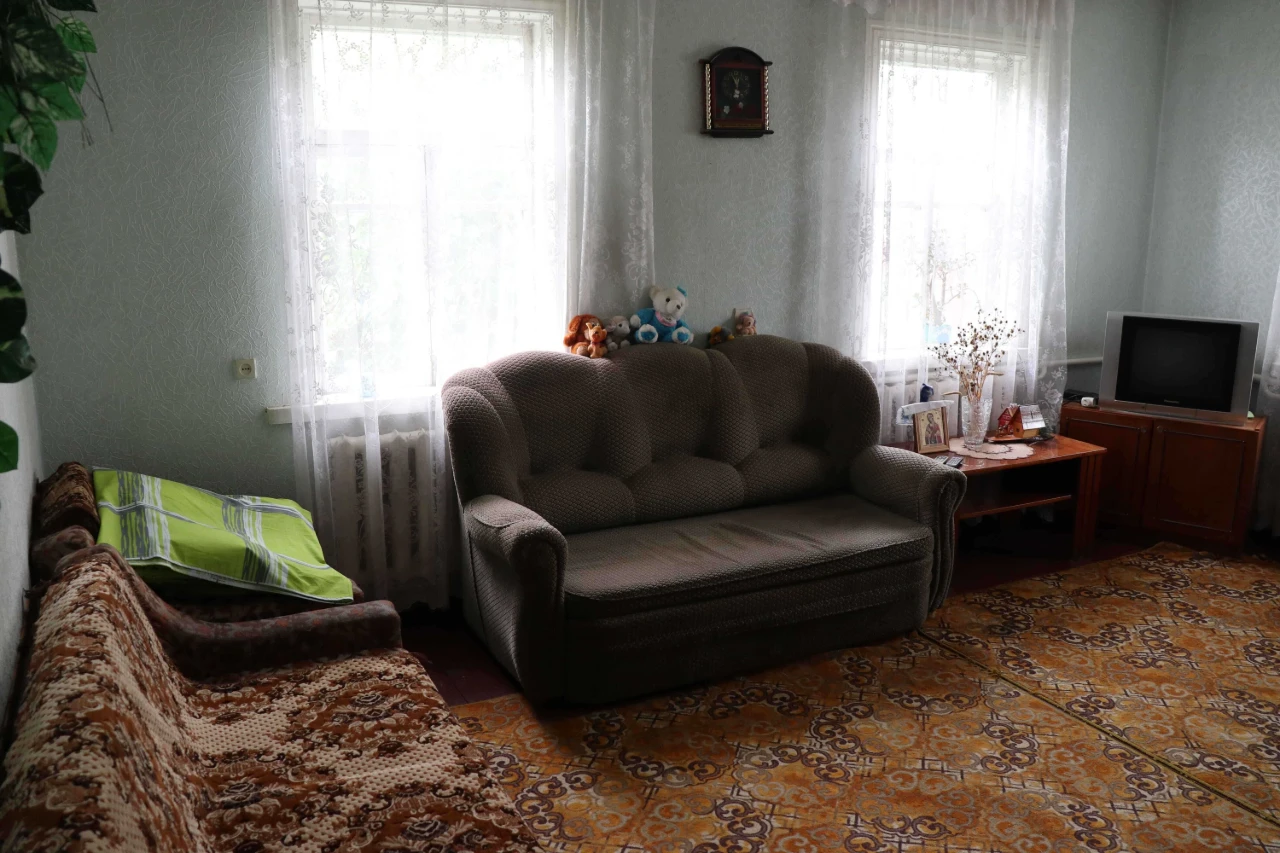 Будинок м.Остер 125м 5кімнат два входи 20сот 58тис торг комі