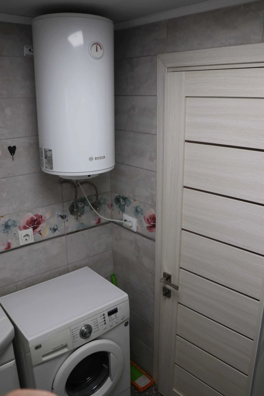 Будинок м.Остер 125м 5кімнат два входи 20сот 58тис торг комі