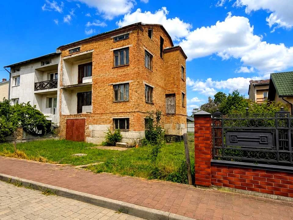 Будинок. Винники (Львів), Незалежності вул.