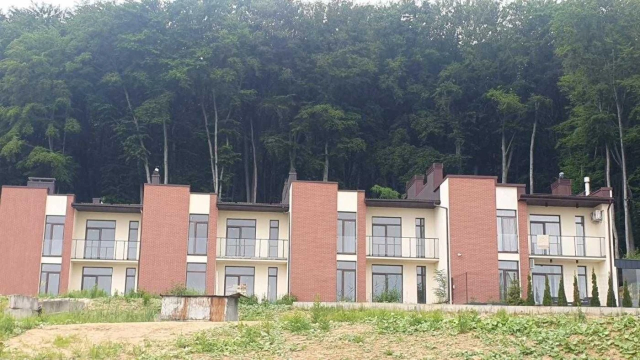 Продаж шикарного котеджу біля лісу, місто Винники