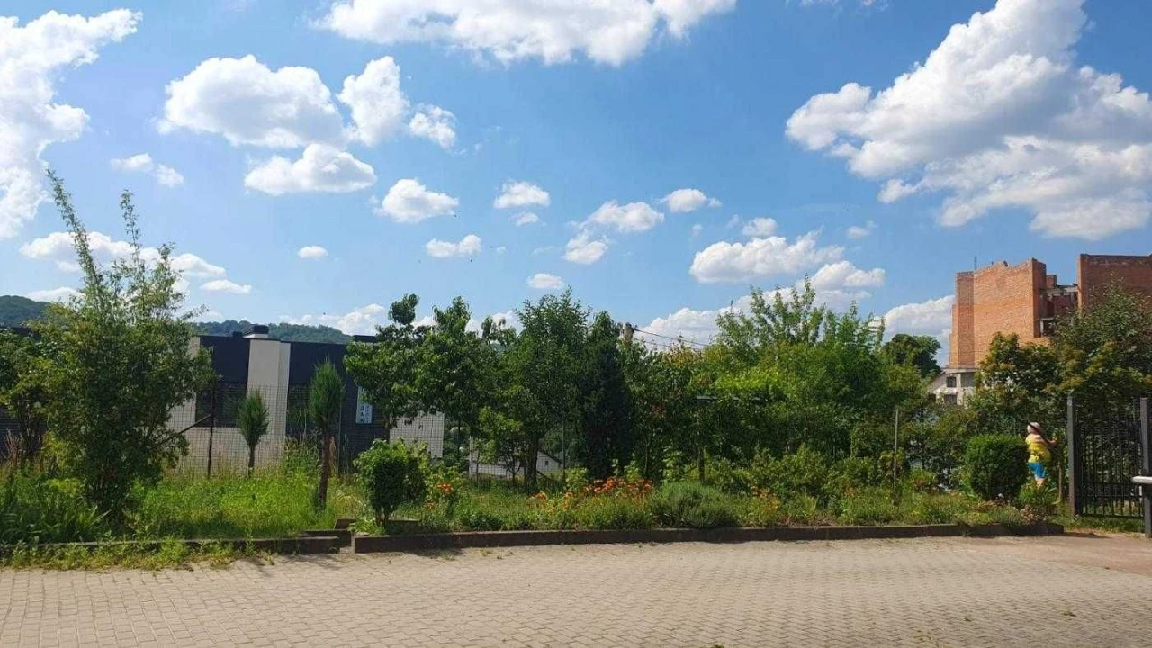 Продаж котеджу без ремонту у центральній частині міста Винни