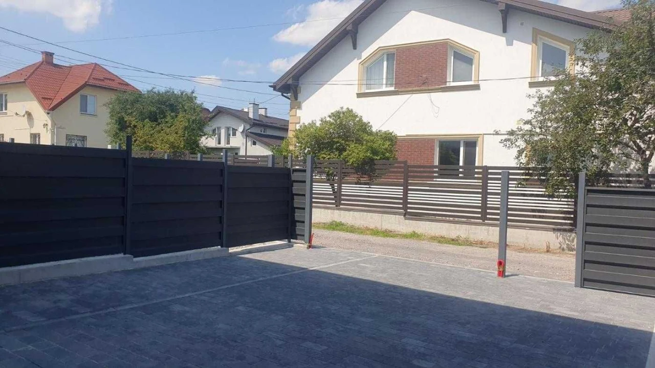 Продаж готового сучасного котеджу у місті Винники по вулиці