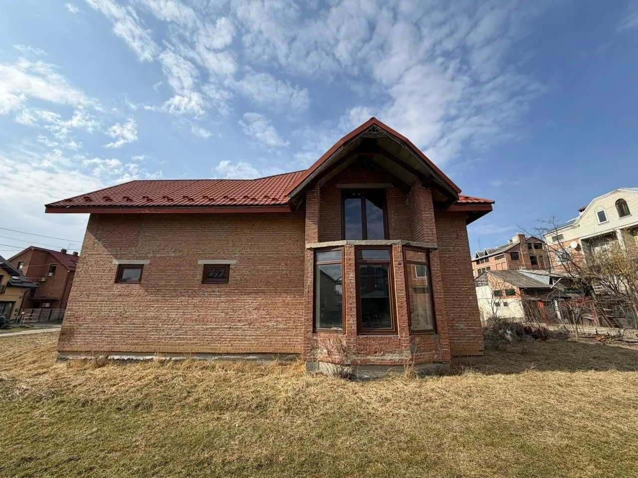 Продаж будинку у Винниках, біля Окружної, 2 поверхи, 153 000