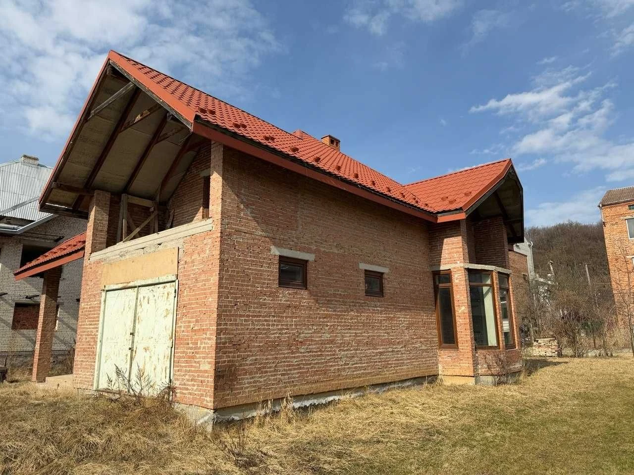 Продаж будинку у Винниках, біля Окружної, 2 поверхи, 153 000