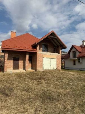 Продаж будинку у Винниках, біля Окружної, 2 поверхи, 153 000