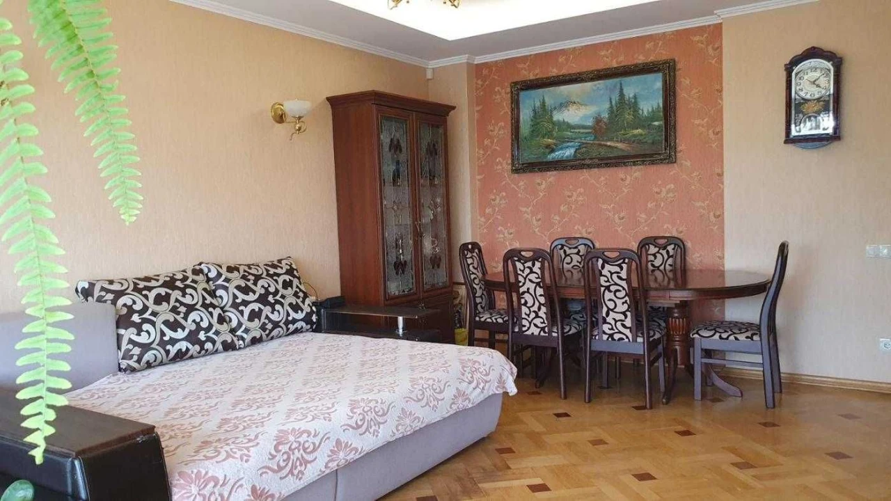 Продаж затишного котеджу у чудовій локації по вулиці Яворниц