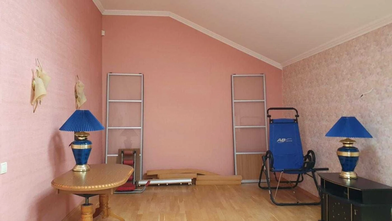 Продаж затишного котеджу у чудовій локації по вулиці Яворниц