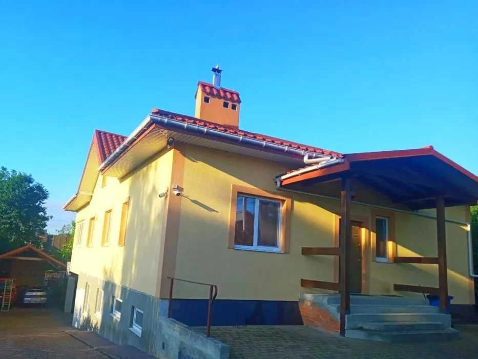 Будинок 298 м²  Львів - Винники, 8 соток, гараж + майстерні,