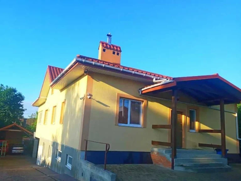Будинок 298 м²  Львів - Винники, 8 соток, гараж + майстерні,