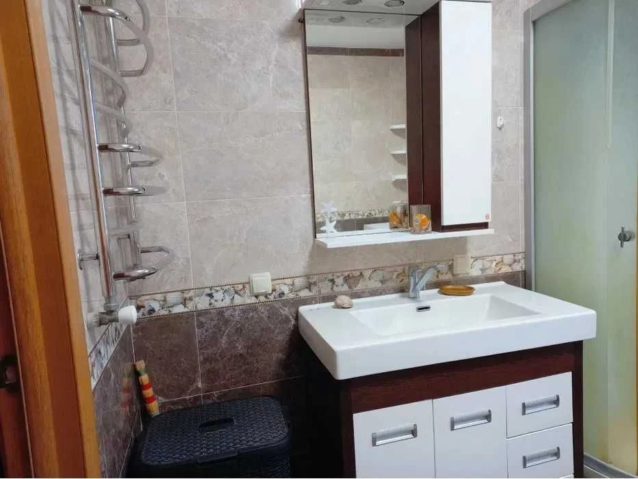 Будинок 298 м²  Львів - Винники, 8 соток, гараж + майстерні,