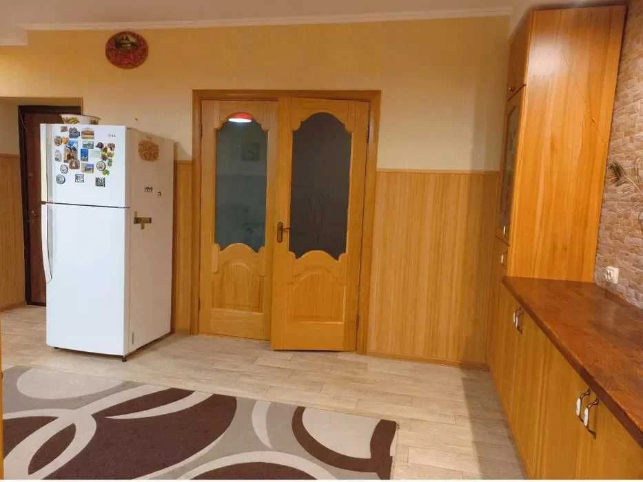 Будинок 298 м²  Львів - Винники, 8 соток, гараж + майстерні,