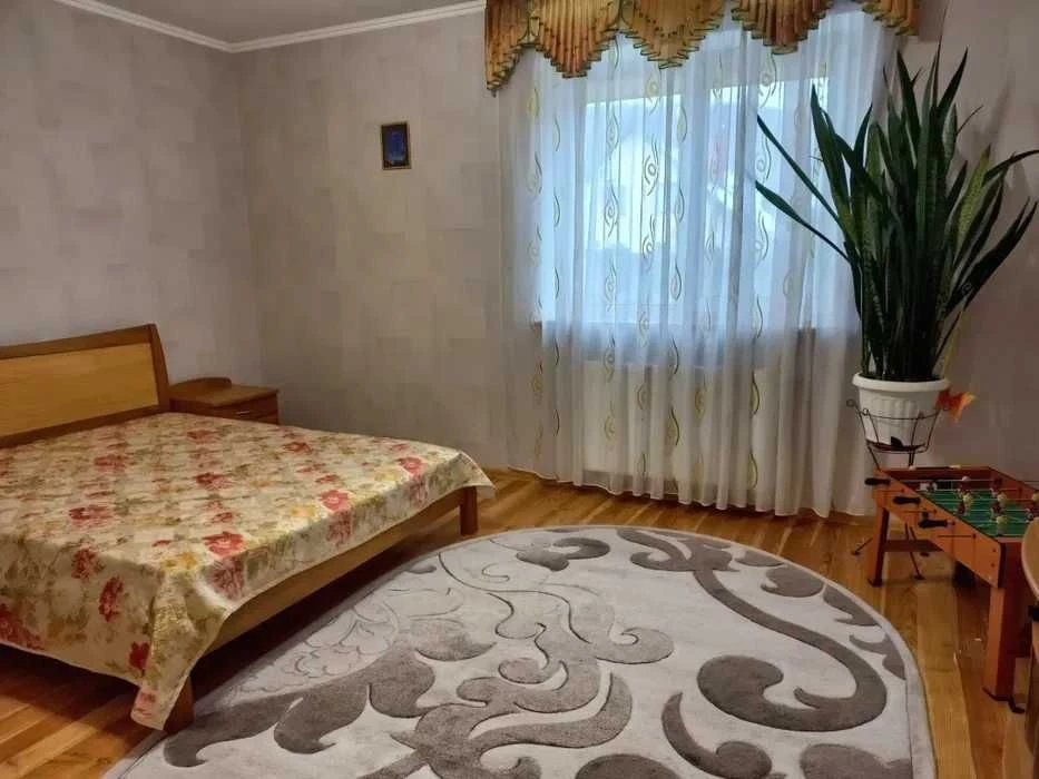 Будинок 298 м²  Львів - Винники, 8 соток, гараж + майстерні,